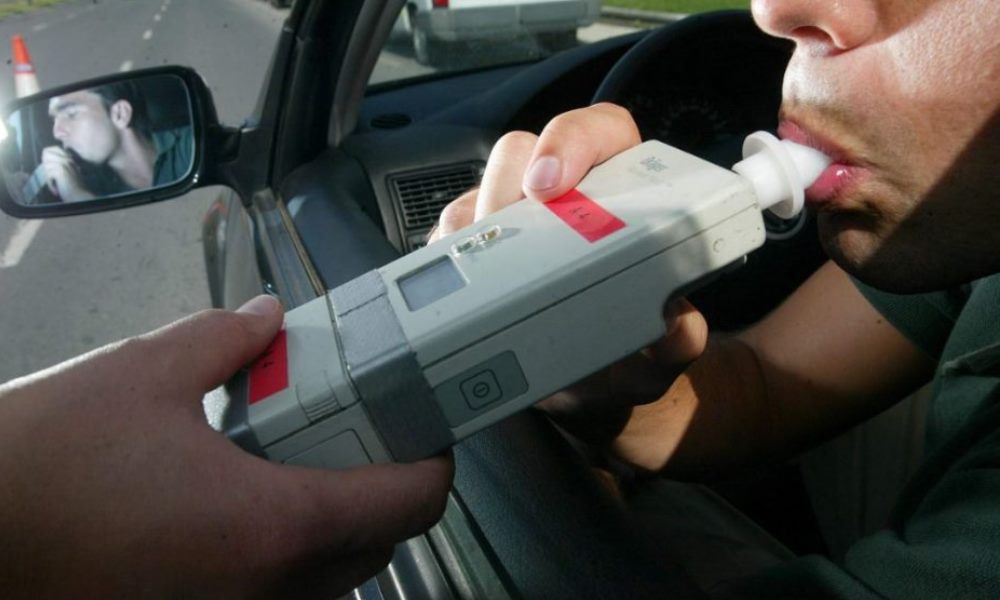 Hombre registra un nuevo récord mundial de alcoholemia y lo descubre tras chocar su vehículo