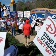 Empleados de Disney protestan contra la polémica ley "No digas gay"