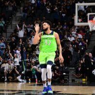 Dominicano Karl-Anthony Towns brilla con 60 puntos, 32 solo en un cuarto