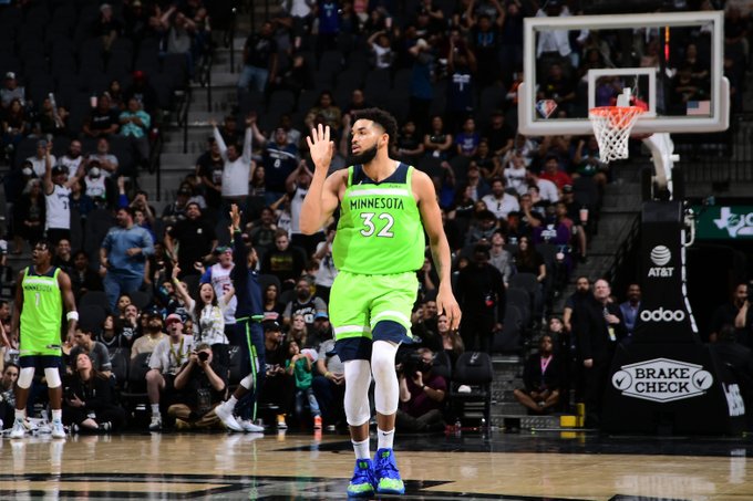 Dominicano Karl-Anthony Towns brilla con 60 puntos, 32 solo en un cuarto