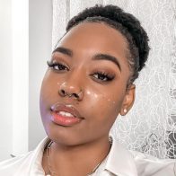 Estudiante dominicana reporta bombardeos en edificio donde reside en Ucrania
