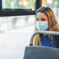 Florida lidera demanda de 21 estados contra uso de mascarillas en el transporte