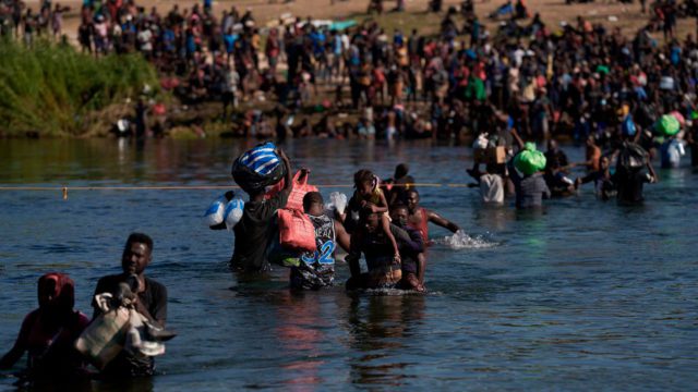 La crisis y violencia en Haití desata una ola migratoria "desesperada" a EEUU