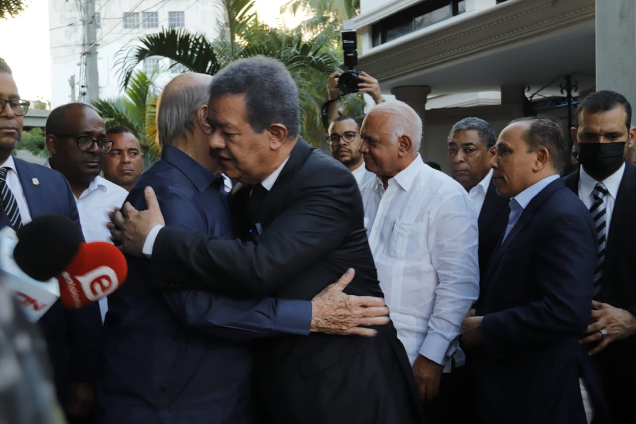 Leonel visita a Hipólito para dar pésame por la muerte de su esposa
