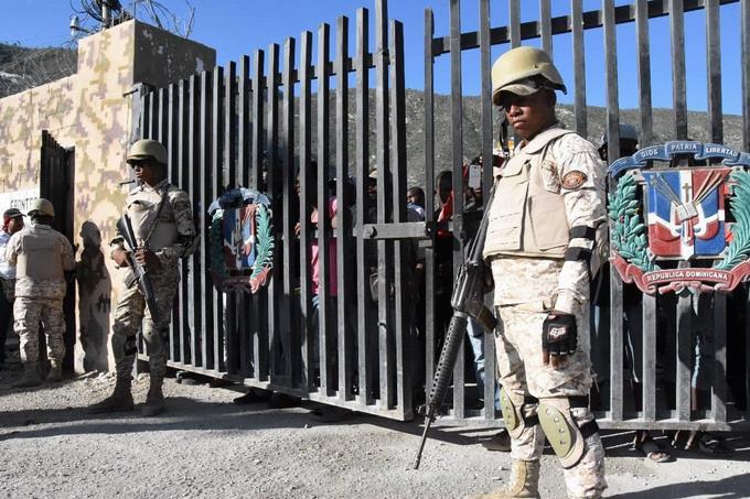Un funcionario de Migración y varios más detenidos en la Operación Iguana