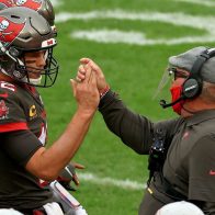 Tom Brady califica de leyenda a su exentrenador Bruce Arians