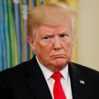 Trump demanda a Clinton por un presunto complot para vincularlo con Rusia