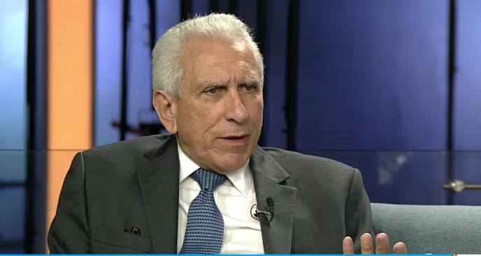 Ante aumento de combustibles, Emmanuel Esquea pide a población viajar en transporte público