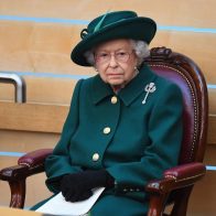 Isabel II retoma el trabajo tras contraer el covid-19