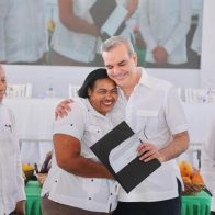 Presidente encabeza entrega de 1,507 títulos de propiedad en Azua