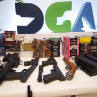 Aduanas confisca armas de alto calibre y explosivos en el puerto de Haina