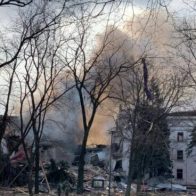 Rusia bombardea un teatro de Mariúpol donde había cientos de refugiados