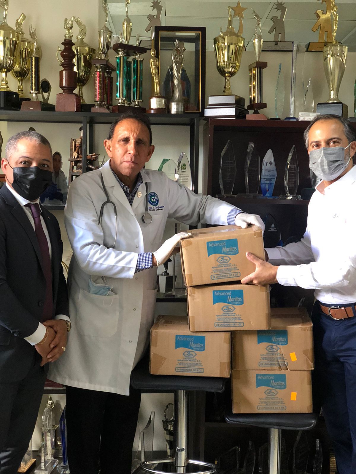 LAM realiza donación de Manitas Limpias en hospitales