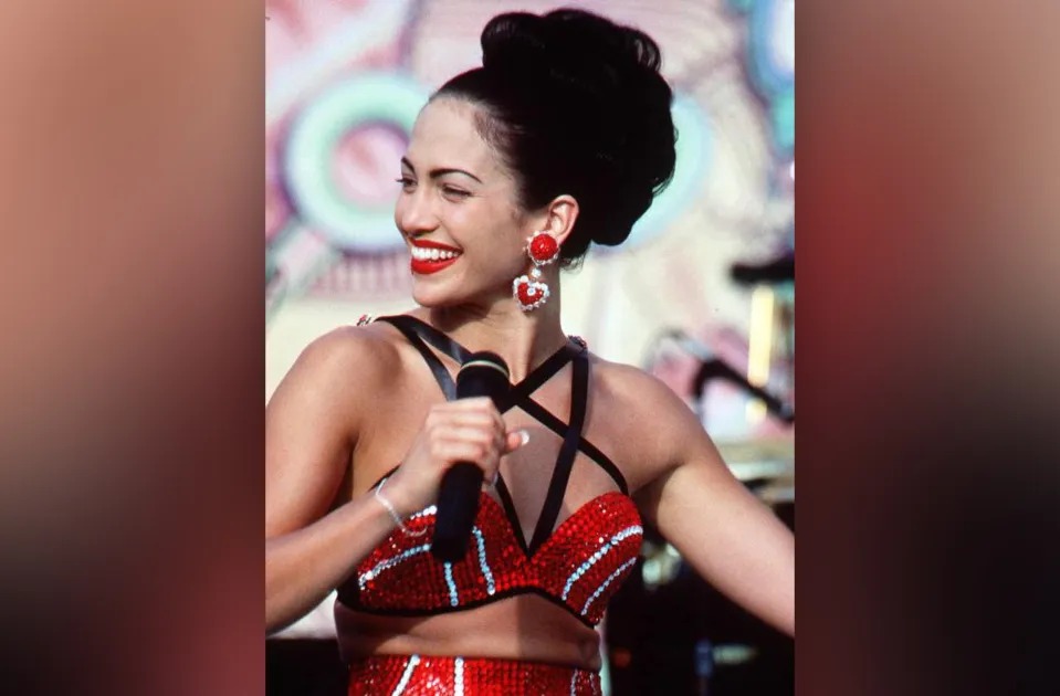 A 25 años del estreno de la película, Jennifer Lopez celebra a Selena Quintanilla