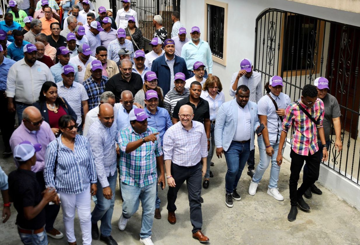 Domínguez Brito se compromete a "cambiar la vida de la gente" cuando llegue a la Presidencia