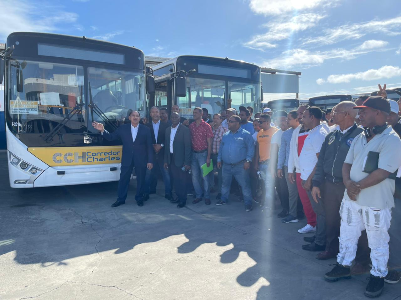 Acusan a funcionarios de desinformar a usuarios sobre modernización del transporte