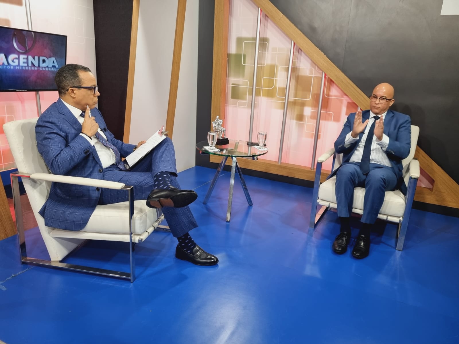 Vocero del Gobierno: Nunca llamaría periodistas y ejecutivos de medios para imponer una agenda desde el poder 