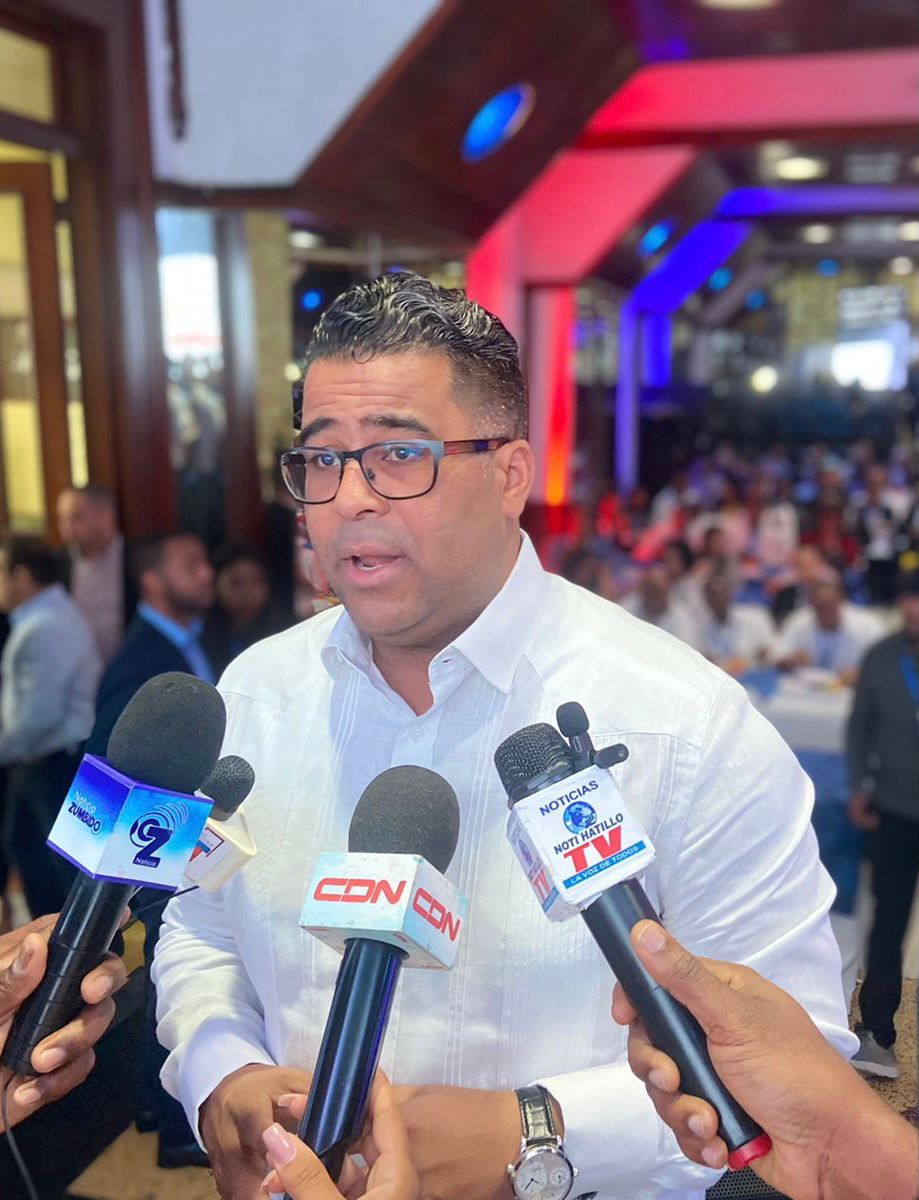Senador apertura Seminario de Gerencia Política