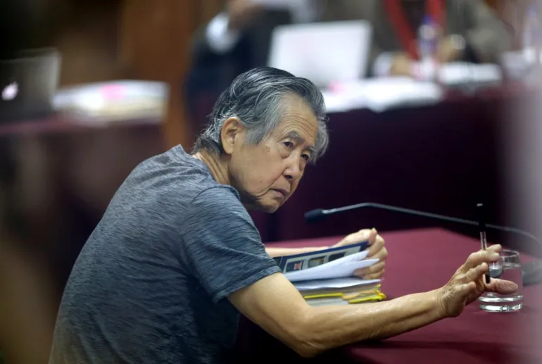 Protestan en las calles de Perú tras fallo del Constitucional que ordenó excarcelar a Alberto Fujimori