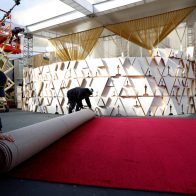 Hollywood despliega la alfombra roja de los Óscar dos años después