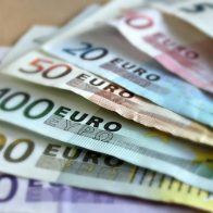 El euro cae a 1,08 dólares, el mínimo desde mayo de 2020