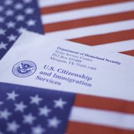 USCIS anuncia medidas para agilizar procesos de residencias y visa de trabajo