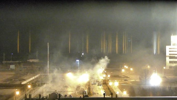Autoridades logran extinguir incendio en central nuclear ucraniana