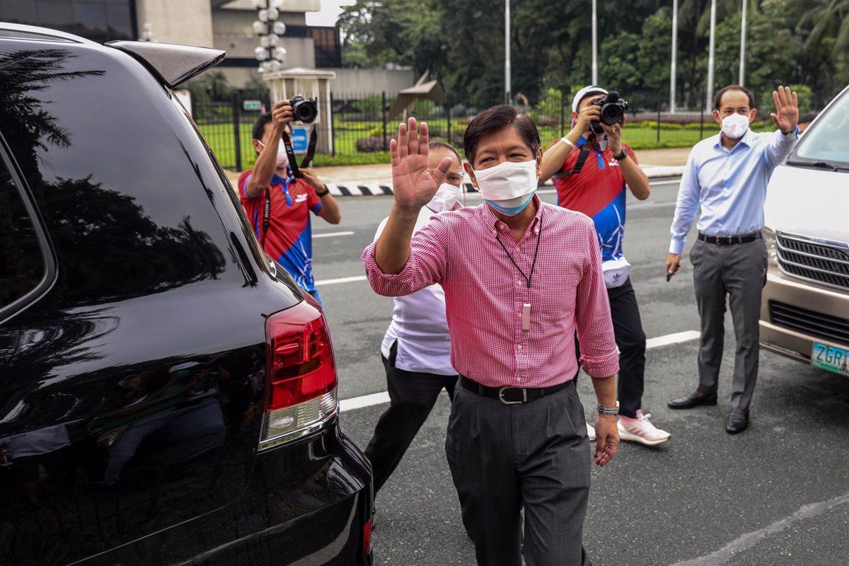 Hijo del dictador filipino debe US$3,900 millones en impuestos