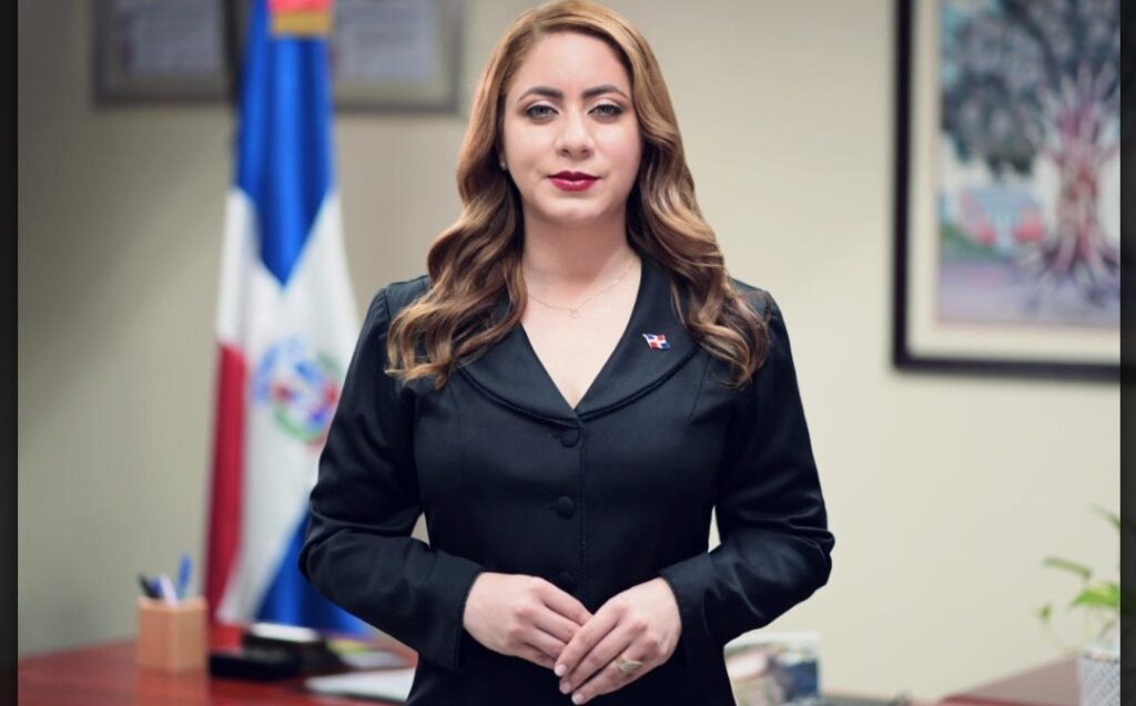 PLD pedirá interpelar a Gloria Reyes por fraude en tarjetas Supérate