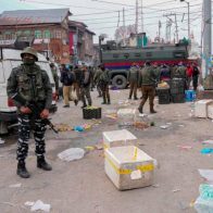 Al menos un muerto y 13 heridos en una explosión en la Cachemira india