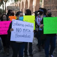 Periodistas irrumpen Congreso en México tras asesinato de periodista