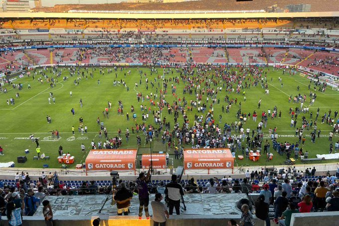 Riña durante partido de fútbol deja decenas de heridos en México