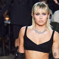 Avión de Miley Cyrus fue golpeado por un rayo y tuvo que aterrizar de emergencia