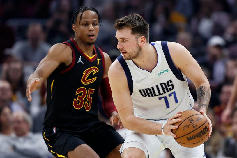 Mavericks derrotan a Cleveland y clasifica a la postemporada de la NBA
