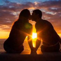 Según estudio, el Sol incrementa la pasión y el deseo sexual