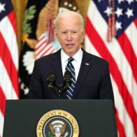 Juez de EEUU falla contra prioridades de Biden para arrestos y deportaciones
