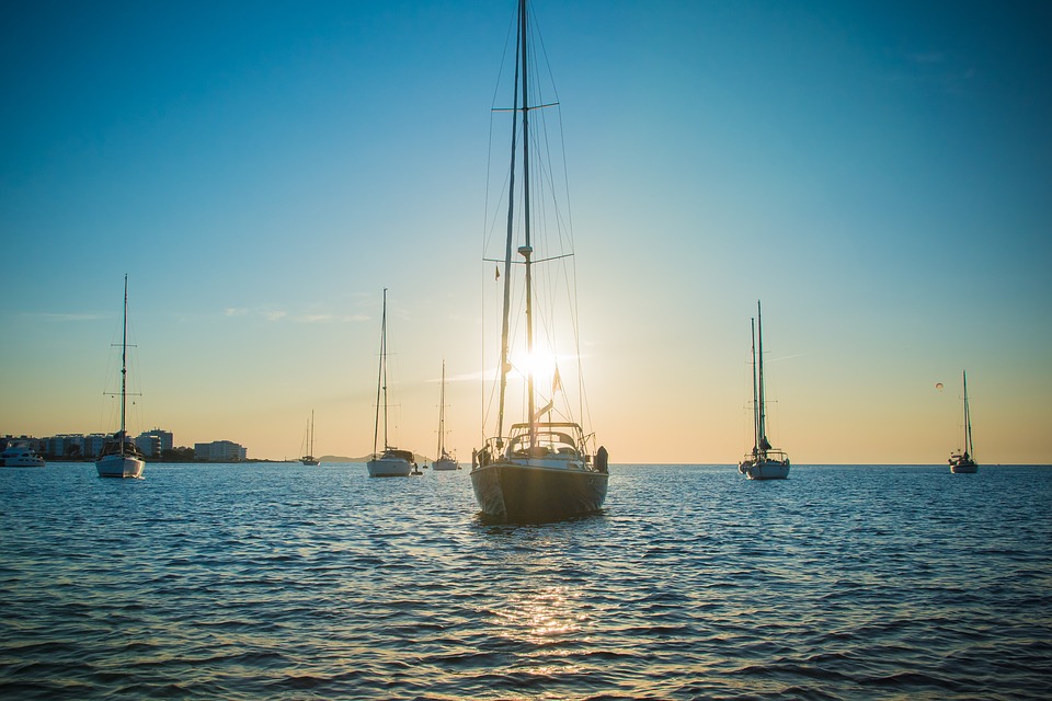 Asaltan ocupantes de un velero en Boca Chica; autoridades investigan caso