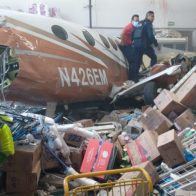 Desplome de avioneta en supermercado deja 3 muertos