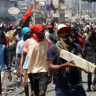 Haitianos siguen huyendo de la guerra entre bandas, que ya deja 20 muertos