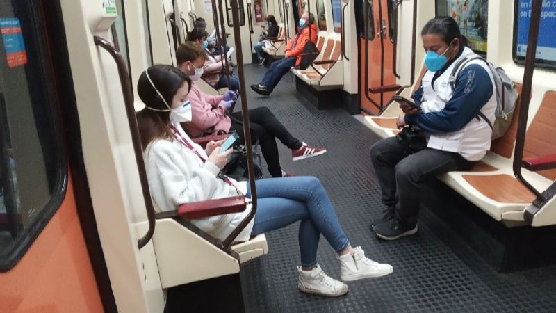Jueza revoca orden de usar mascarillas en el transporte público de EE.UU.
