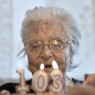 Lolita Laporta, la modelo más longeva de Balenciaga, cumple 103 años