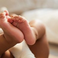 Niño nace con dos penes y le cortan el más grande para salvarle la vida