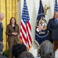 Obama vuelve a la Casa Blanca para reivindicar su legado