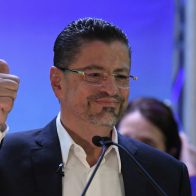 ¿Quién es Rodrigo Chaves, el nuevo presidente electo de Costa Rica?