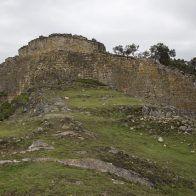 Se derrumba uno de los muros del complejo arqueológico de Kuélap, en Perú