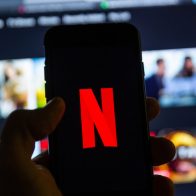 Netflix cobrará un extra por usar la cuenta en otra casa