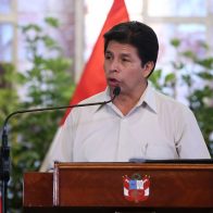 Critican a presidente de Perú por someter reforma constritución en medio de "tensión política"