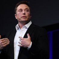 Musk sugiere renombrar Truth Social porque es "un nombre horrible"