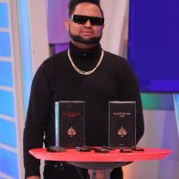 Comunicador dominicano lanza marca de perfume propia