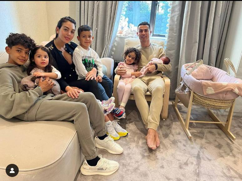 Cristiano Ronaldo y su esposa agradecen y presentan a su hija recién nacida